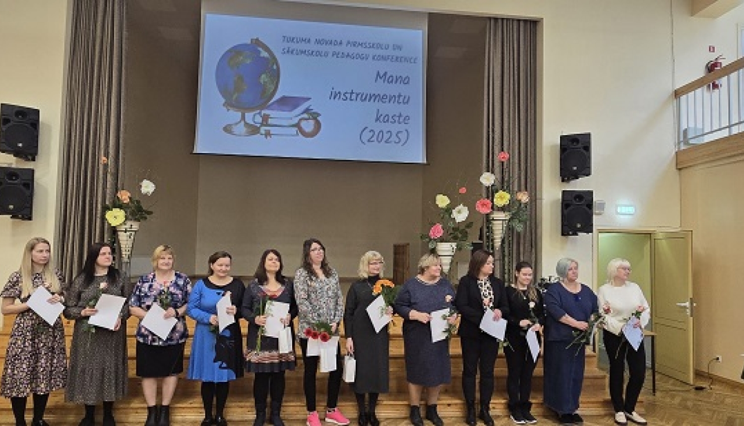 Pirmsskolu un vispārizglītojošo skolu pedagogi konferencē.